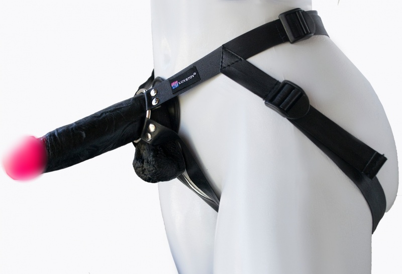 Страпон "Harness" с черной реалистичной насадкой 